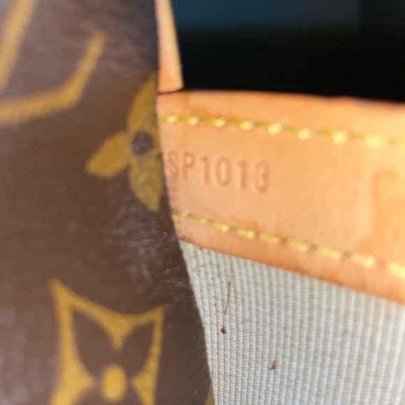 COPY - Louis Vuitton Authentic Reporter Monogram Leather Weekend/Travel Bag - Picture 3 of 13